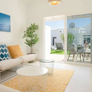 Appartement Luxurious A2 In A Quiet Complex With Pool 100m From The Sea, Charco del Palo