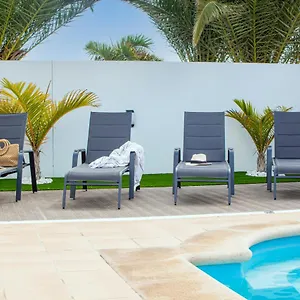 Orcades Close To Town Center Pool & A/c Villa